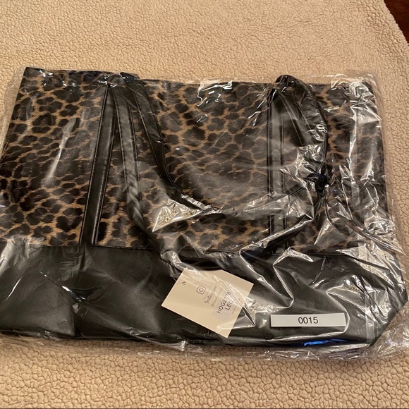 Designs by Riah Leopard Print Shoulder Bag NWT - Picture 4 of 5